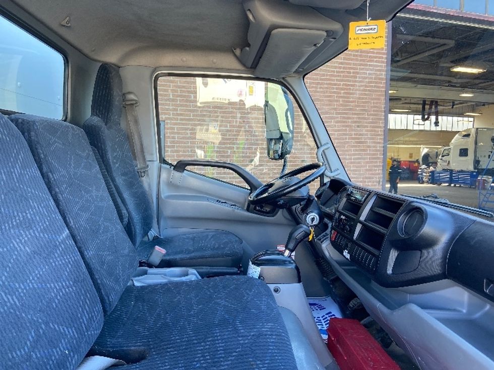 Light Duty Box Truck-Light and Medium Duty Trucks-Hino-2020-155-Brampton-ON-167,465\n\t\tkm-$ 50,250 - Image 20