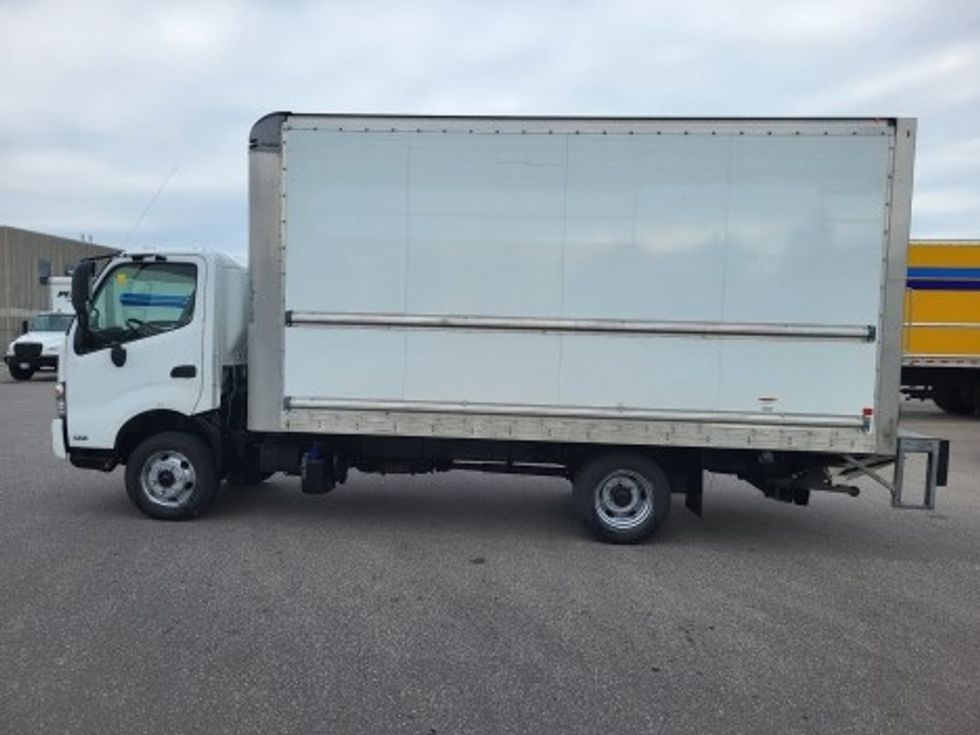 Light Duty Box Truck-Light and Medium Duty Trucks-Hino-2020-155-Brampton-ON-167,465\n\t\tkm-$ 50,250 - Image 4
