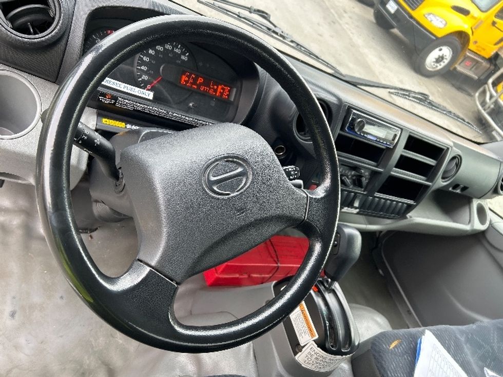 Light Duty Box Truck-Light and Medium Duty Trucks-Hino-2020-155-Burnaby-BC-138,516\n\t\tkm-$ 62,250 - Image 17