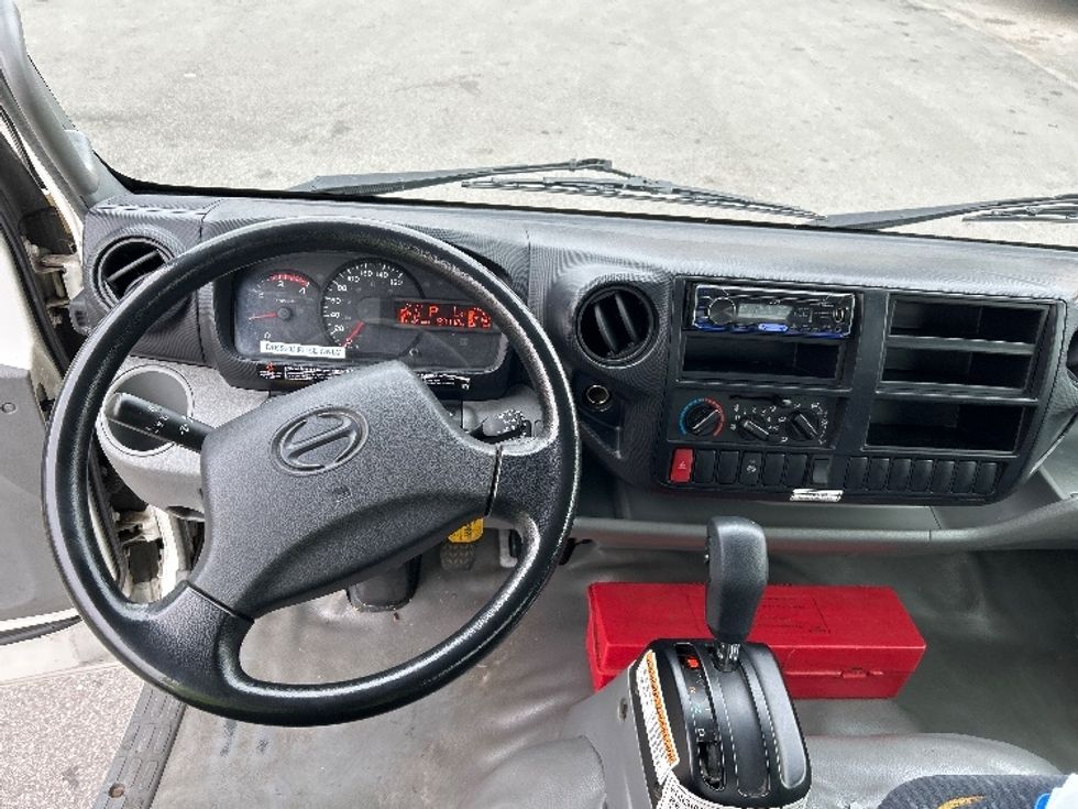 Light Duty Box Truck-Light and Medium Duty Trucks-Hino-2020-155-Burnaby-BC-138,516\n\t\tkm-$ 62,250 - Image 18