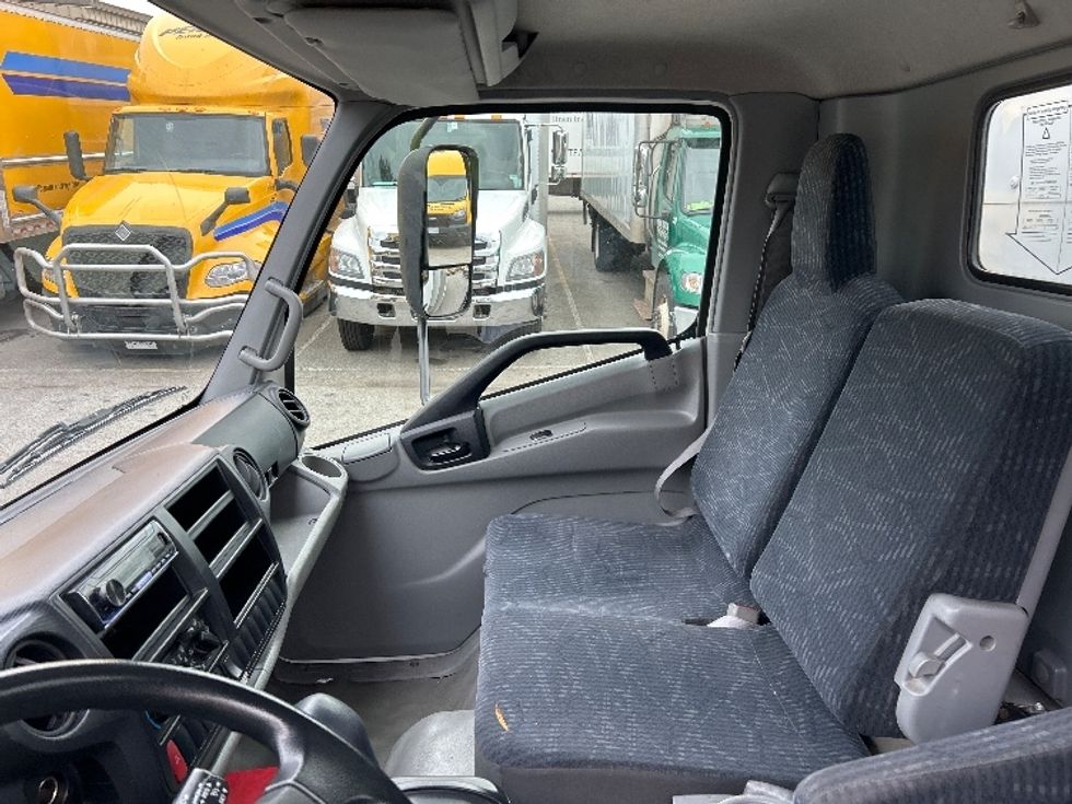 Light Duty Box Truck-Light and Medium Duty Trucks-Hino-2020-155-Burnaby-BC-138,516\n\t\tkm-$ 62,250 - Image 19