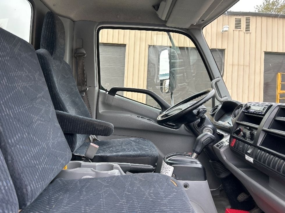 Light Duty Box Truck-Light and Medium Duty Trucks-Hino-2020-155-Burnaby-BC-138,516\n\t\tkm-$ 62,250 - Image 22