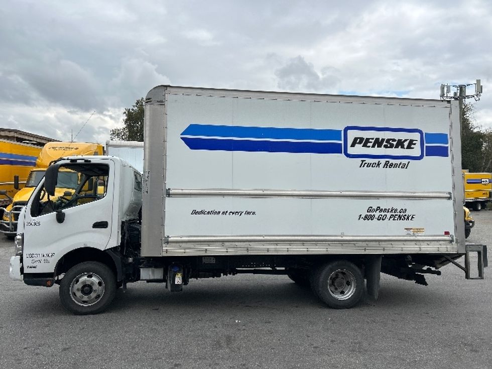 Light Duty Box Truck-Light and Medium Duty Trucks-Hino-2020-155-Burnaby-BC-138,516\n\t\tkm-$ 62,250 - Image 4