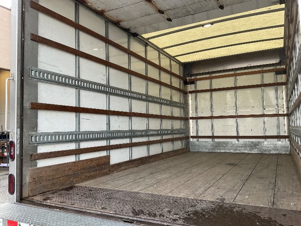 Light Duty Box Truck-Light and Medium Duty Trucks-Hino-2020-155-Burnaby-BC-158,521\n\t\tkm-$ 52,250 - Image 11