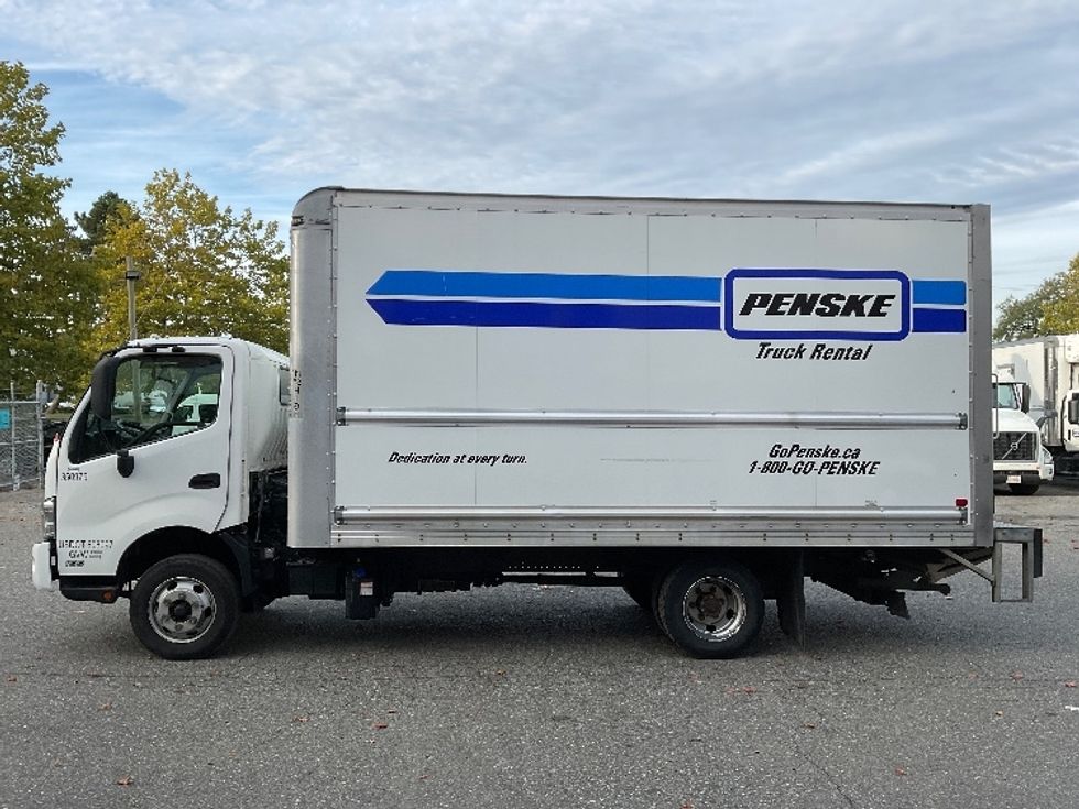 Light Duty Box Truck-Light and Medium Duty Trucks-Hino-2020-155-Burnaby-BC-158,521\n\t\tkm-$ 52,250 - Image 4