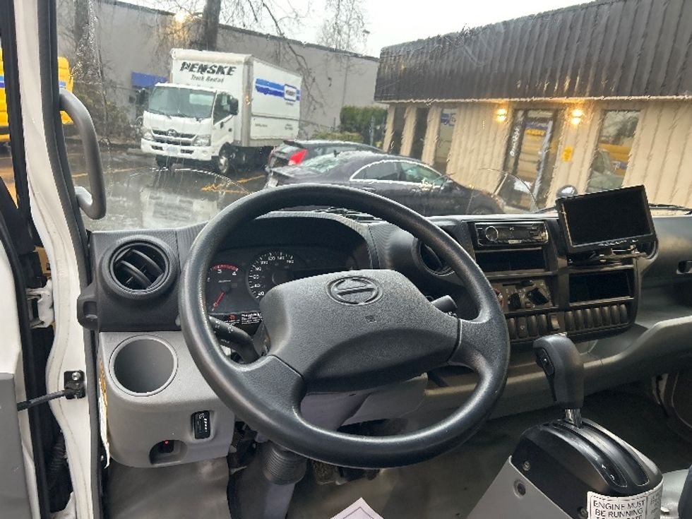 Light Duty Box Truck-Light and Medium Duty Trucks-Hino-2020-155-Burnaby-BC-158,662\n\t\tkm-$ 50,500 - Image 17