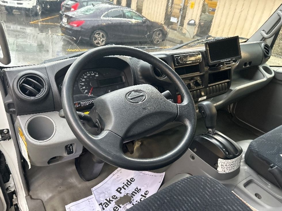 Light Duty Box Truck-Light and Medium Duty Trucks-Hino-2020-155-Burnaby-BC-158,662\n\t\tkm-$ 50,500 - Image 18