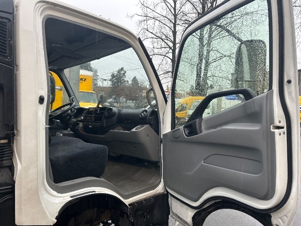 Light Duty Box Truck-Light and Medium Duty Trucks-Hino-2020-155-Burnaby-BC-158,662\n\t\tkm-$ 50,500 - Image 20