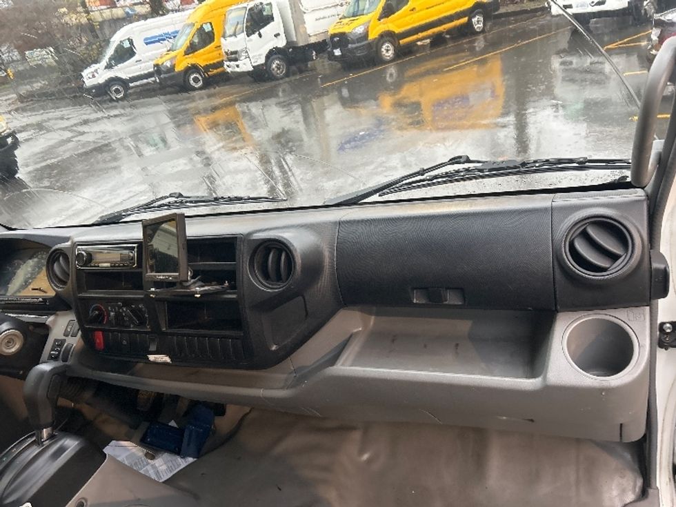 Light Duty Box Truck-Light and Medium Duty Trucks-Hino-2020-155-Burnaby-BC-158,662\n\t\tkm-$ 50,500 - Image 21