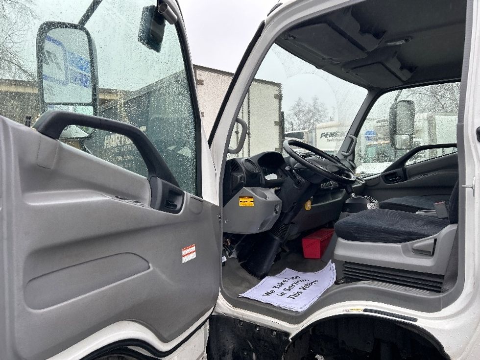 Light Duty Box Truck-Light and Medium Duty Trucks-Hino-2020-155-Burnaby-BC-170,140\n\t\tkm-$ 59,500 - Image 16