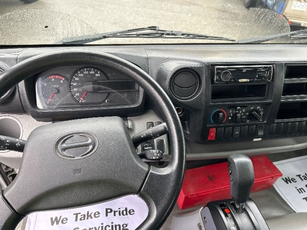 Light Duty Box Truck-Light and Medium Duty Trucks-Hino-2020-155-Burnaby-BC-170,140\n\t\tkm-$ 59,500 - Image 18
