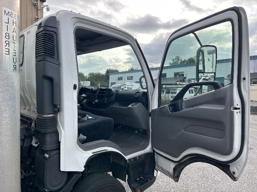 Light Duty Box Truck-Light and Medium Duty Trucks-Hino-2020-155-Burnaby-BC-199,727\n\t\tkm-$ 50,000 - Image 20