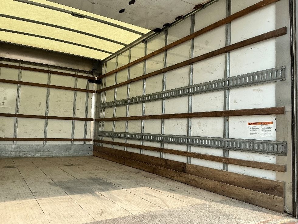 Light Duty Box Truck-Light and Medium Duty Trucks-Hino-2020-155-Calgary-AB-164,143\n\t\tkm-$ 50,750 - Image 12