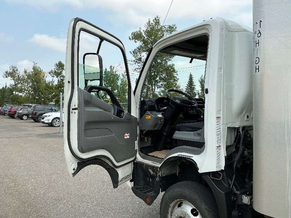 Light Duty Box Truck-Light and Medium Duty Trucks-Hino-2020-155-Calgary-AB-164,143\n\t\tkm-$ 50,750 - Image 16