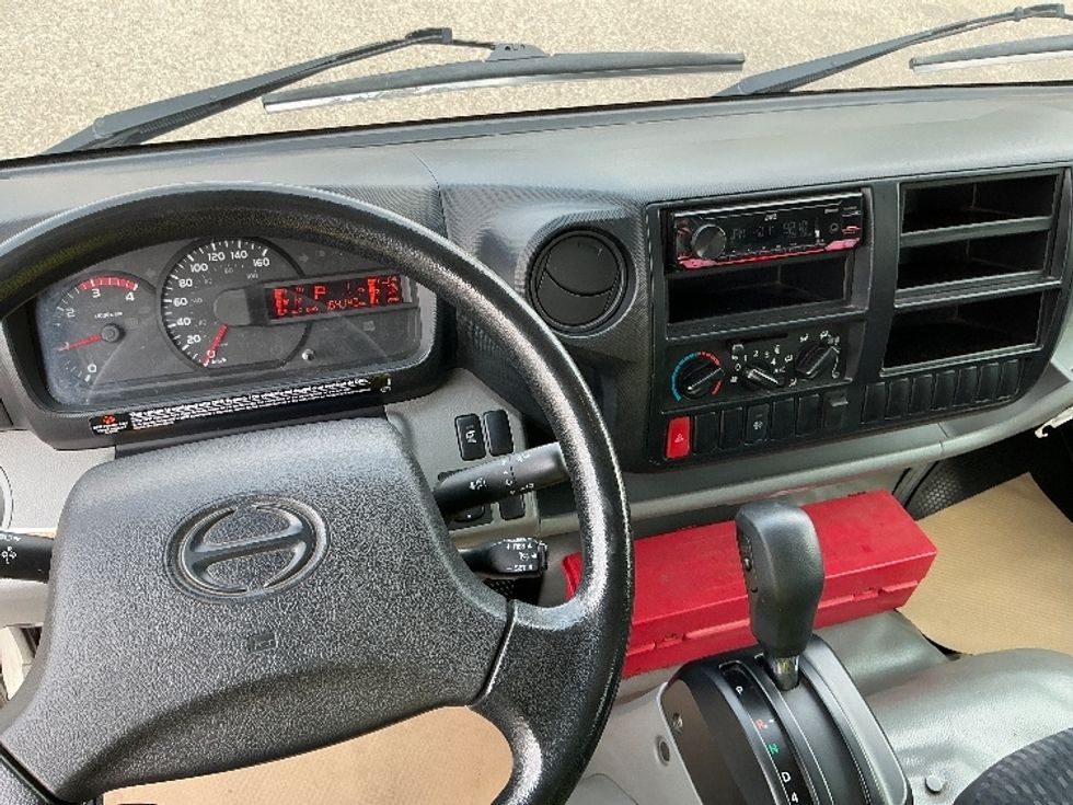 Light Duty Box Truck-Light and Medium Duty Trucks-Hino-2020-155-Calgary-AB-164,143\n\t\tkm-$ 50,750 - Image 18