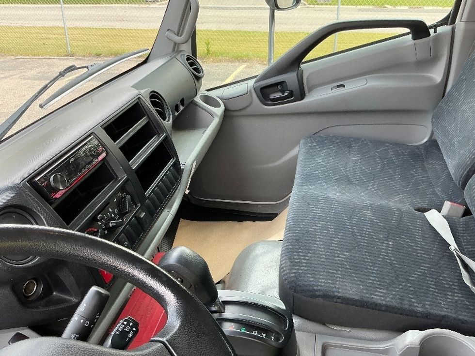Light Duty Box Truck-Light and Medium Duty Trucks-Hino-2020-155-Calgary-AB-164,143\n\t\tkm-$ 50,750 - Image 19