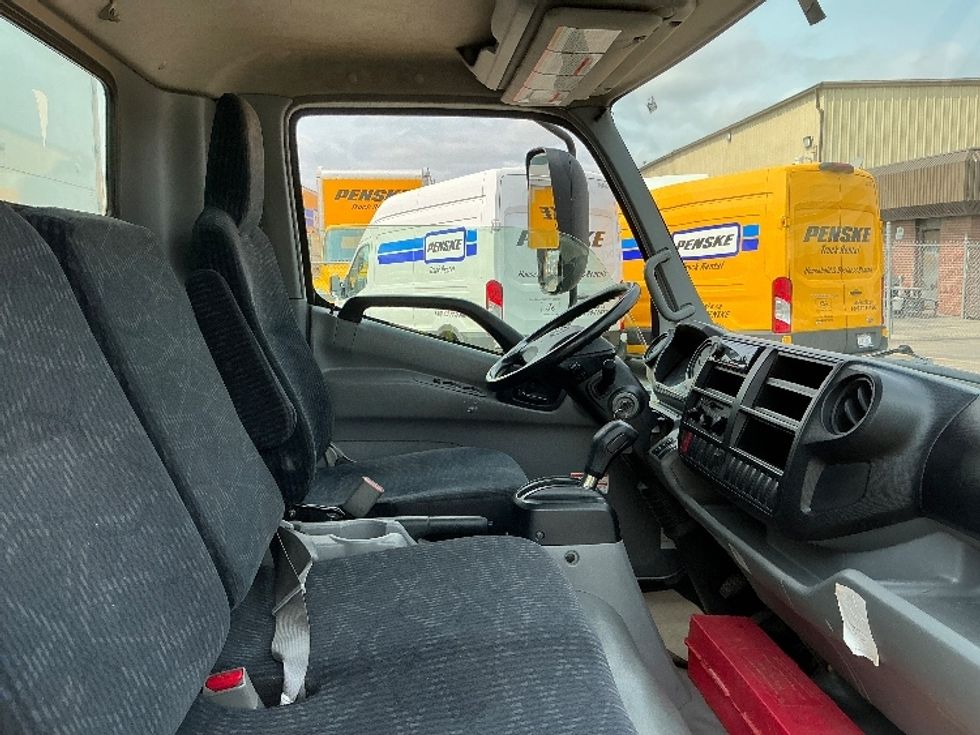 Light Duty Box Truck-Light and Medium Duty Trucks-Hino-2020-155-Calgary-AB-164,143\n\t\tkm-$ 50,750 - Image 22