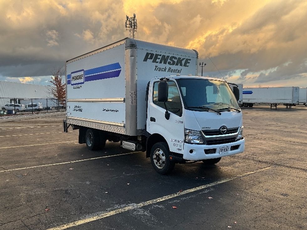 Light Duty Box Truck-Light and Medium Duty Trucks-Hino-2020-155-Cambridge-ON-205,083\n\t\tkm-$ 48,000 - Image 1