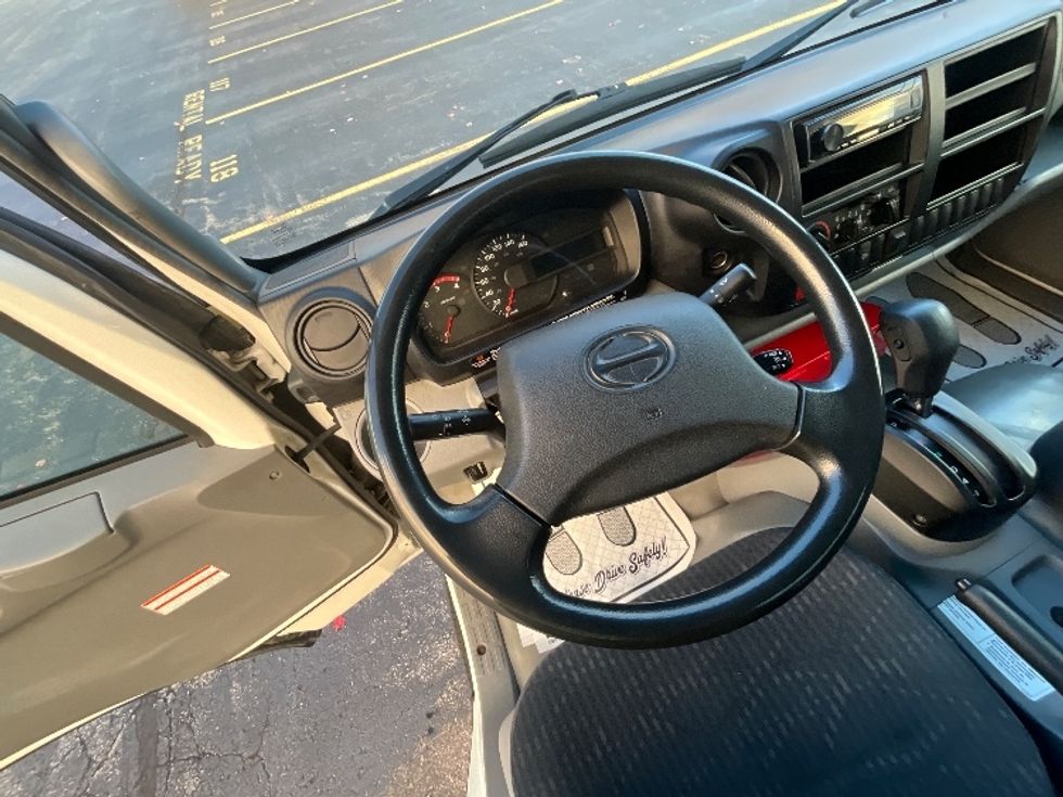 Light Duty Box Truck-Light and Medium Duty Trucks-Hino-2020-155-Cambridge-ON-205,083\n\t\tkm-$ 48,000 - Image 17