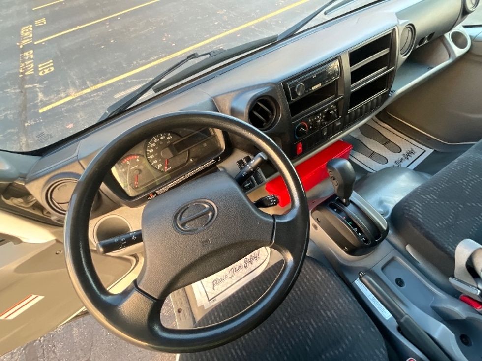 Light Duty Box Truck-Light and Medium Duty Trucks-Hino-2020-155-Cambridge-ON-205,083\n\t\tkm-$ 48,000 - Image 18