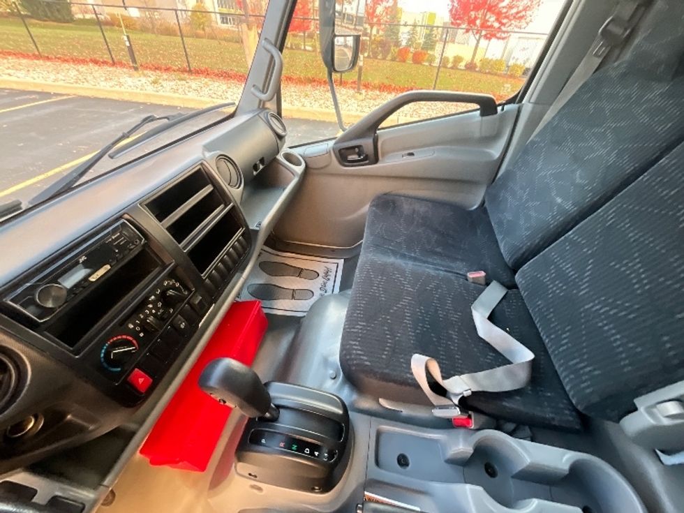 Light Duty Box Truck-Light and Medium Duty Trucks-Hino-2020-155-Cambridge-ON-205,083\n\t\tkm-$ 48,000 - Image 19