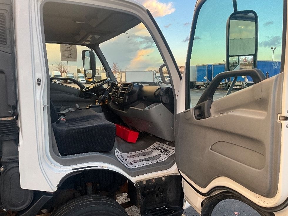 Light Duty Box Truck-Light and Medium Duty Trucks-Hino-2020-155-Cambridge-ON-205,083\n\t\tkm-$ 48,000 - Image 20