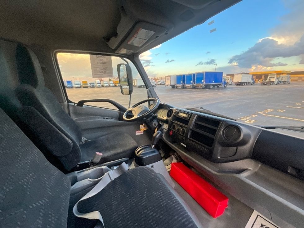 Light Duty Box Truck-Light and Medium Duty Trucks-Hino-2020-155-Cambridge-ON-205,083\n\t\tkm-$ 48,000 - Image 22