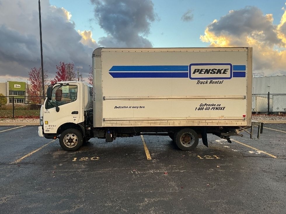 Light Duty Box Truck-Light and Medium Duty Trucks-Hino-2020-155-Cambridge-ON-205,083\n\t\tkm-$ 48,000 - Image 4