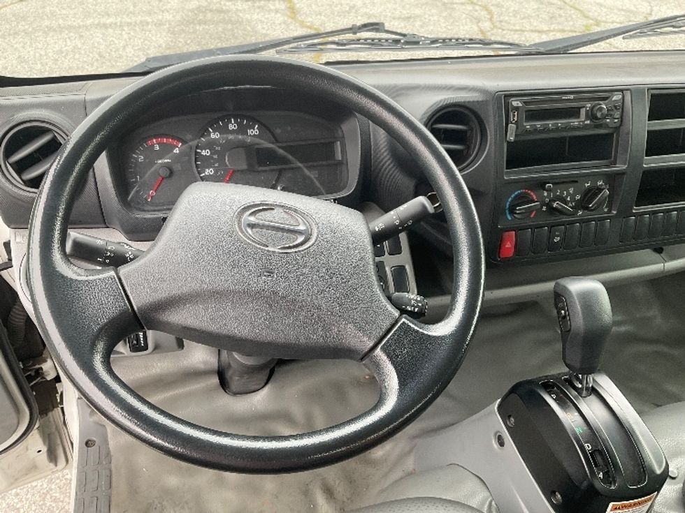 Light Duty Box Truck-Light and Medium Duty Trucks-Hino-2020-155-Carson-CA-87,090\n\t\tmiles-$ 46,750 - Image 17