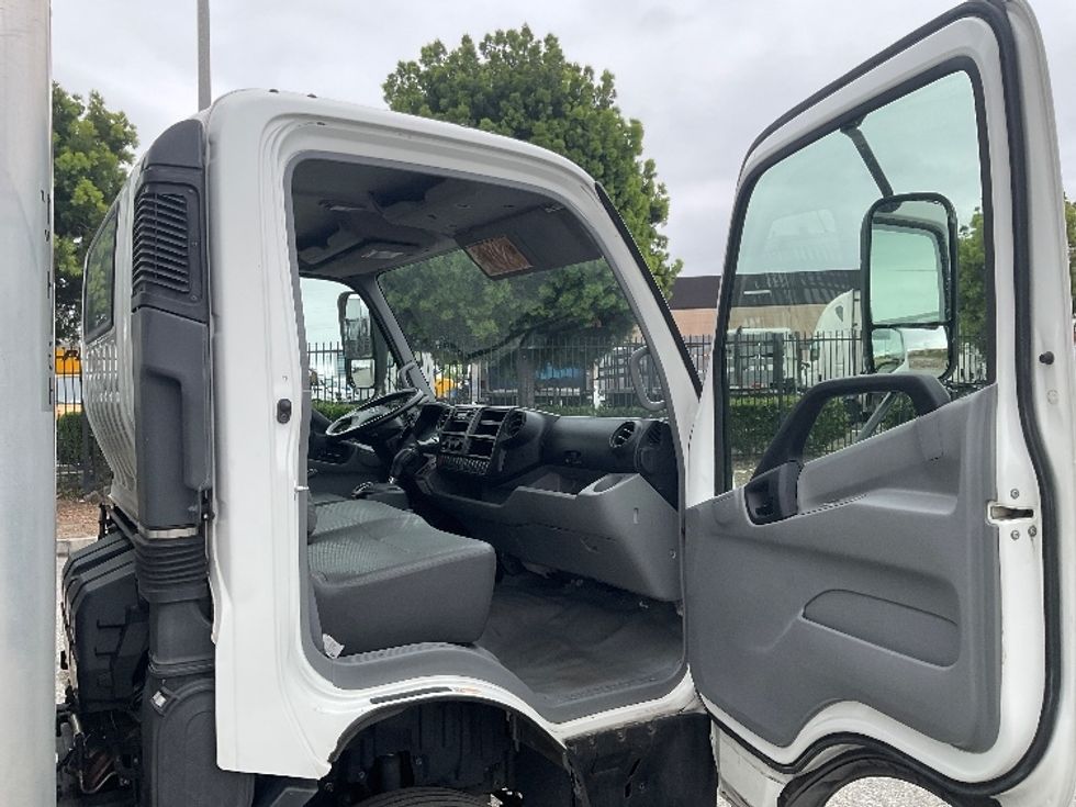 Light Duty Box Truck-Light and Medium Duty Trucks-Hino-2020-155-Carson-CA-87,090\n\t\tmiles-$ 46,750 - Image 20
