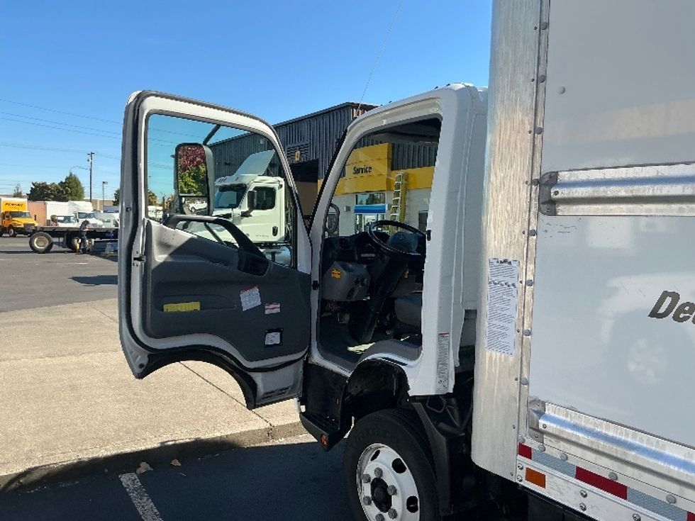 Light Duty Box Truck-Light and Medium Duty Trucks-Hino-2020-155-Clackamas-OR-94,036\n\t\tmiles-$ 44,500 - Image 16