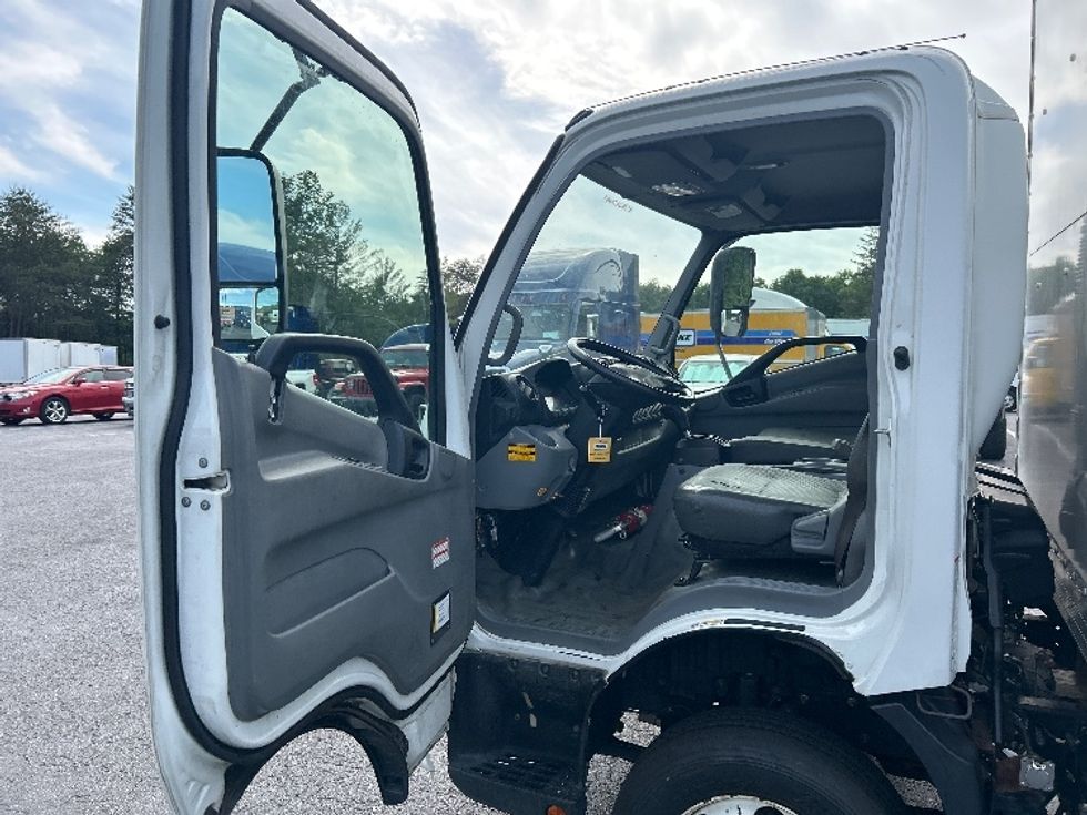 Light Duty Box Truck-Light and Medium Duty Trucks-Hino-2020-155-Concord-NC-126,696\n\t\tmiles-$ 37,750 - Image 16