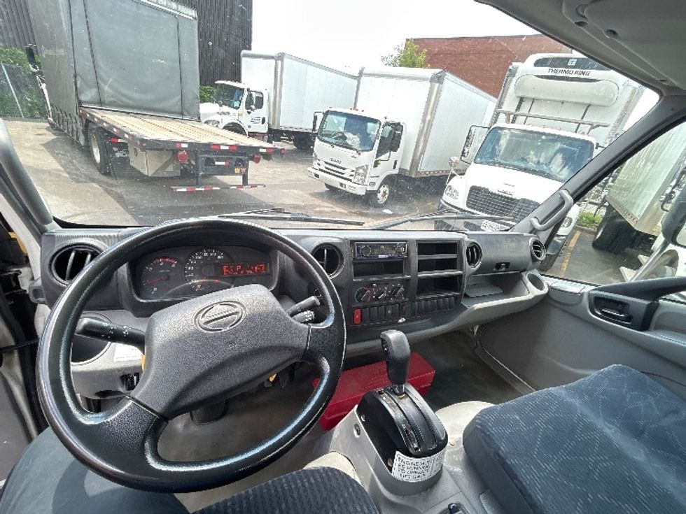 Light Duty Box Truck-Light and Medium Duty Trucks-Hino-2020-155-Concord-ON-181,722\n\t\tkm-$ 48,250 - Image 15