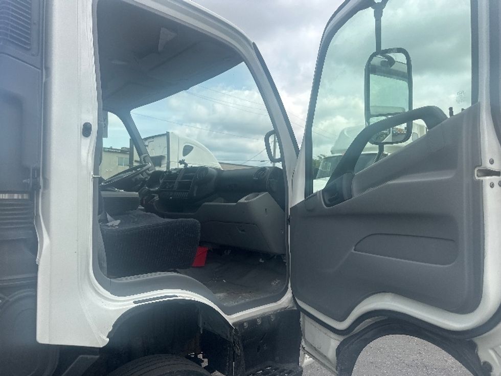 Light Duty Box Truck-Light and Medium Duty Trucks-Hino-2020-155-Concord-ON-187,283\n\t\tkm-$ 50,000 - Image 20