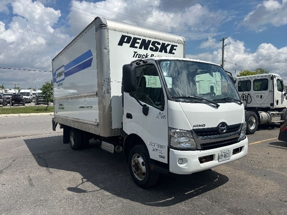 Light Duty Box Truck-Light and Medium Duty Trucks-Hino-2020-155-Concord-ON-221,617\n\t\tkm-$ 46,250 - Image 1