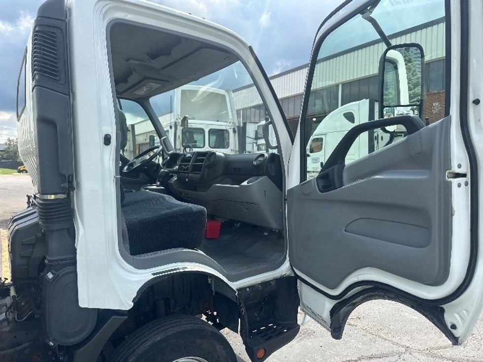Light Duty Box Truck-Light and Medium Duty Trucks-Hino-2020-155-Concord-ON-221,617\n\t\tkm-$ 46,250 - Image 20