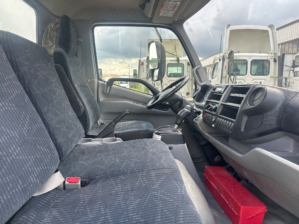 Light Duty Box Truck-Light and Medium Duty Trucks-Hino-2020-155-Concord-ON-221,617\n\t\tkm-$ 46,250 - Image 22
