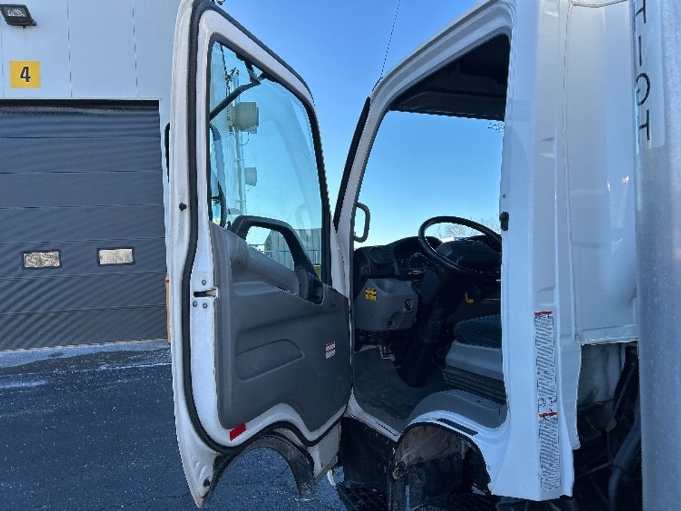 Light Duty Box Truck-Light and Medium Duty Trucks-Hino-2020-155-Dartmouth-NS-142,064\n\t\tkm-$ 52,000 - Image 16