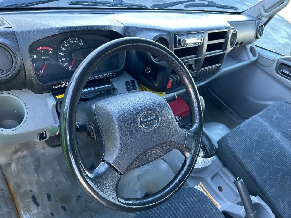 Light Duty Box Truck-Light and Medium Duty Trucks-Hino-2020-155-Dartmouth-NS-142,064\n\t\tkm-$ 52,000 - Image 17