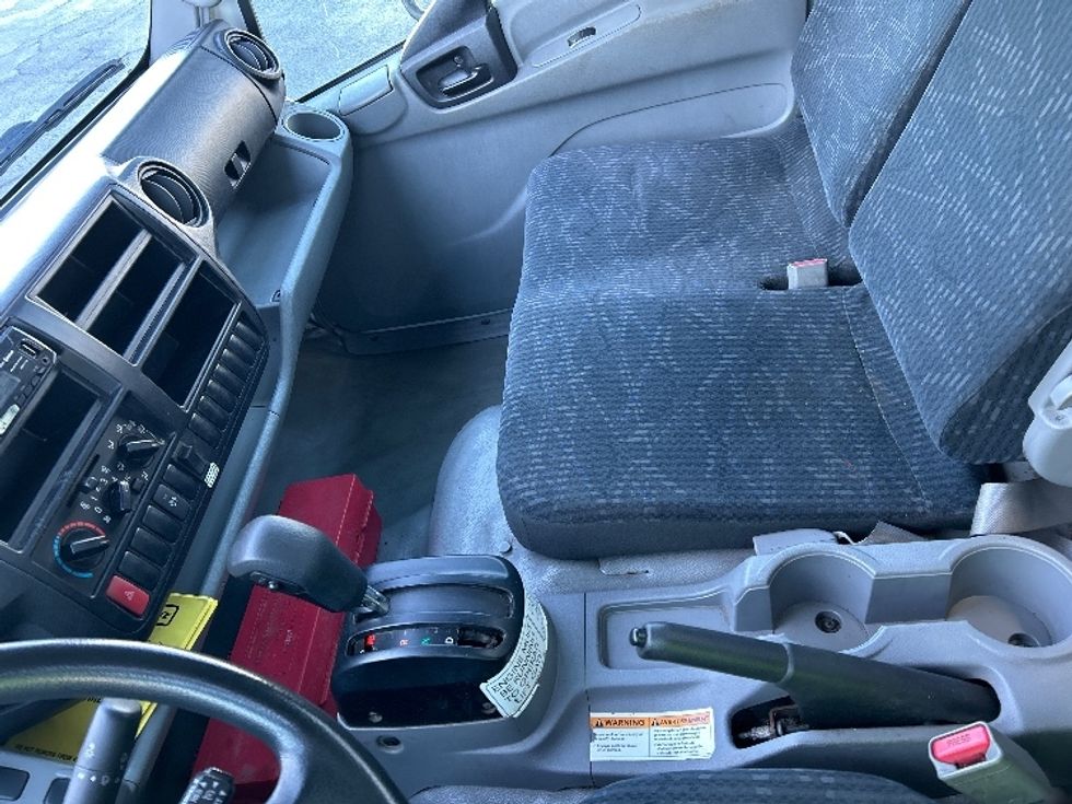 Light Duty Box Truck-Light and Medium Duty Trucks-Hino-2020-155-Dartmouth-NS-142,064\n\t\tkm-$ 52,000 - Image 19