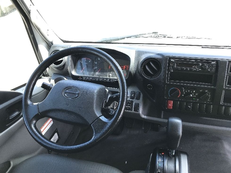 Light Duty Box Truck-Light and Medium Duty Trucks-Hino-2020-155-East Chicago-IN-97,727\n\t\tmiles-$ 38,500 - Image 18