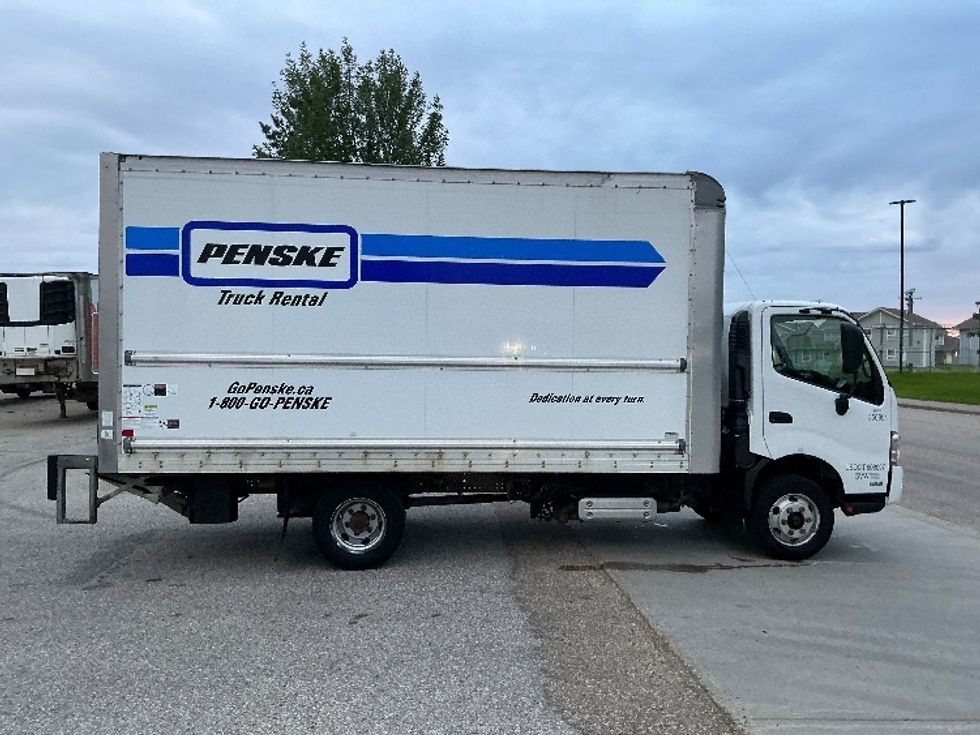 Light Duty Box Truck-Light and Medium Duty Trucks-Hino-2020-155-Edmonton-AB-165,329\n\t\tkm-$ 50,750 - Image 15