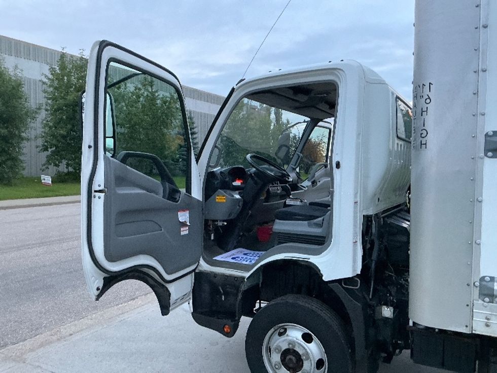 Light Duty Box Truck-Light and Medium Duty Trucks-Hino-2020-155-Edmonton-AB-165,329\n\t\tkm-$ 50,750 - Image 16