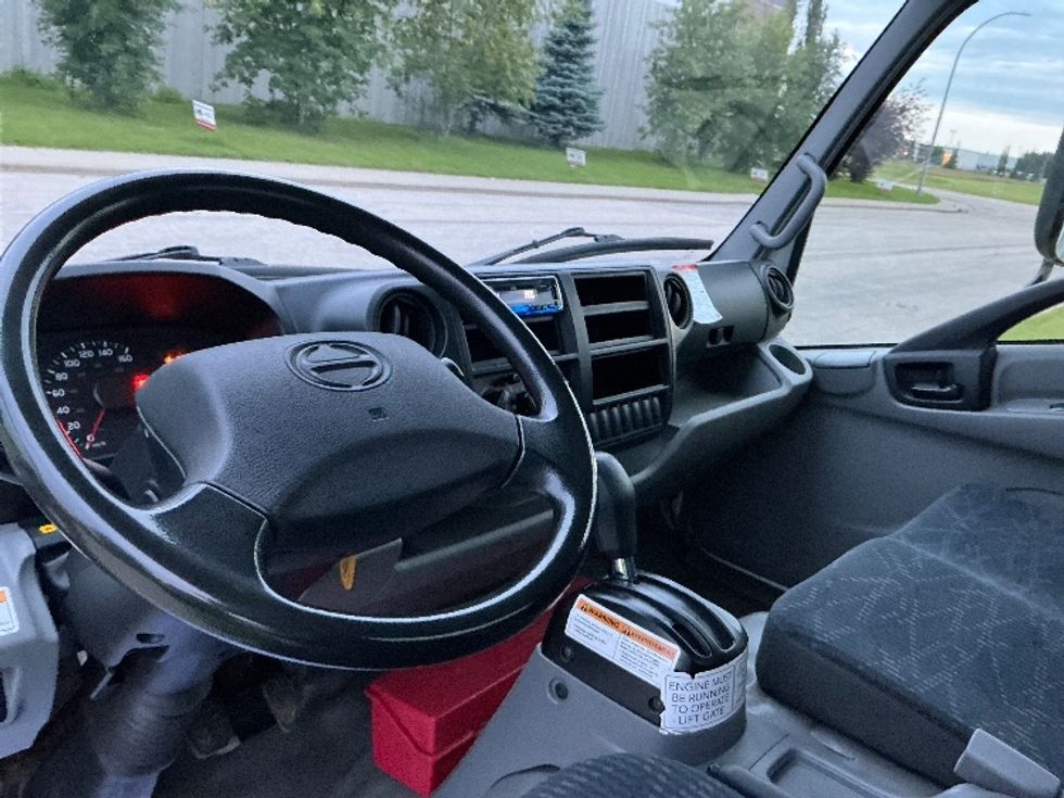 Light Duty Box Truck-Light and Medium Duty Trucks-Hino-2020-155-Edmonton-AB-165,329\n\t\tkm-$ 50,750 - Image 17