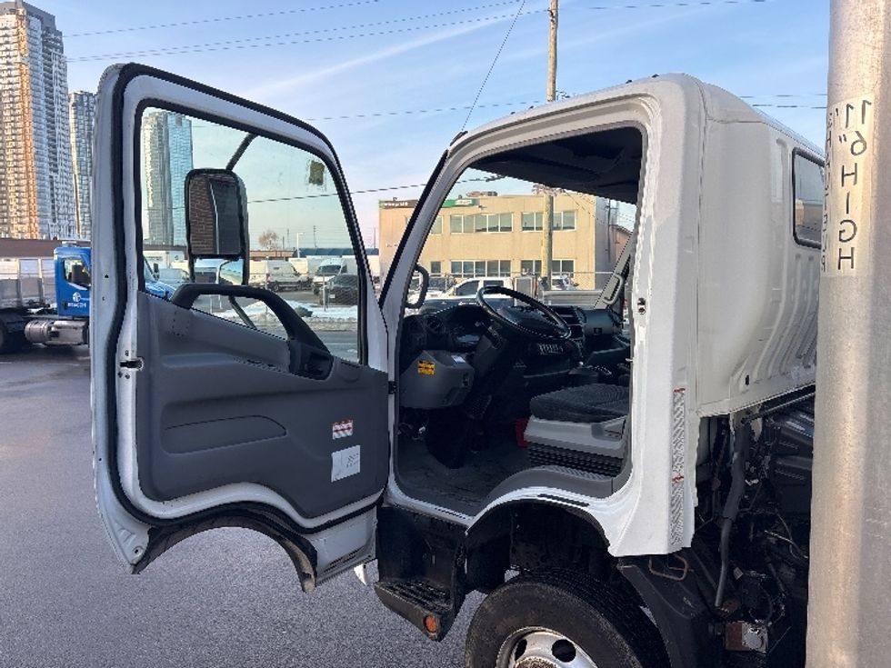 Light Duty Box Truck-Light and Medium Duty Trucks-Hino-2020-155-Etobicoke-ON-196,300\n\t\tkm-$ 48,000 - Image 16