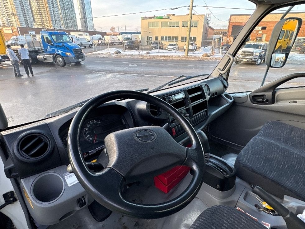 Light Duty Box Truck-Light and Medium Duty Trucks-Hino-2020-155-Etobicoke-ON-196,300\n\t\tkm-$ 48,000 - Image 17