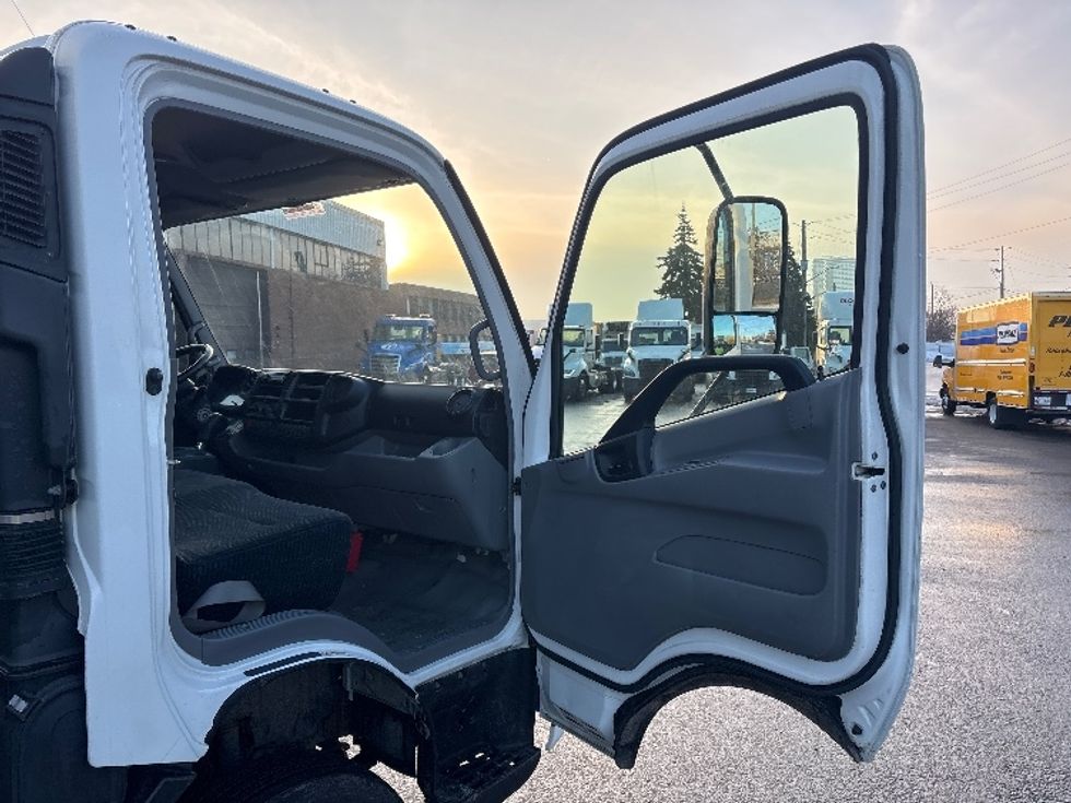 Light Duty Box Truck-Light and Medium Duty Trucks-Hino-2020-155-Etobicoke-ON-196,300\n\t\tkm-$ 48,000 - Image 20