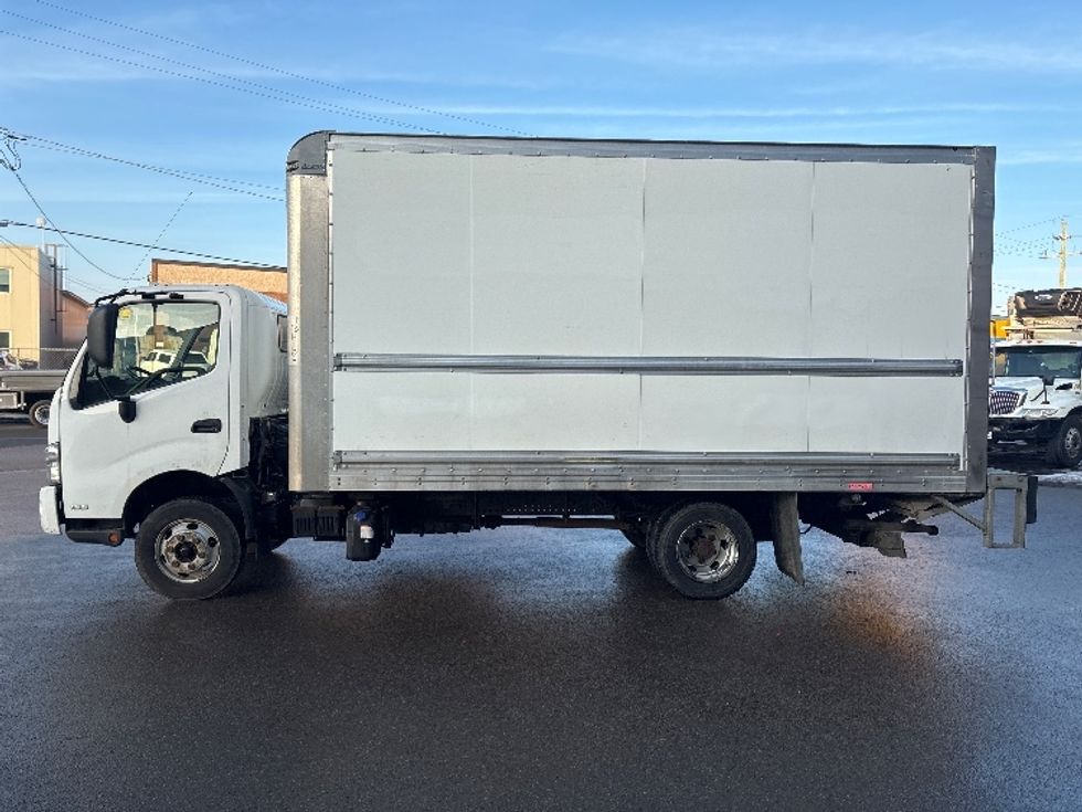 Light Duty Box Truck-Light and Medium Duty Trucks-Hino-2020-155-Etobicoke-ON-196,300\n\t\tkm-$ 48,000 - Image 4
