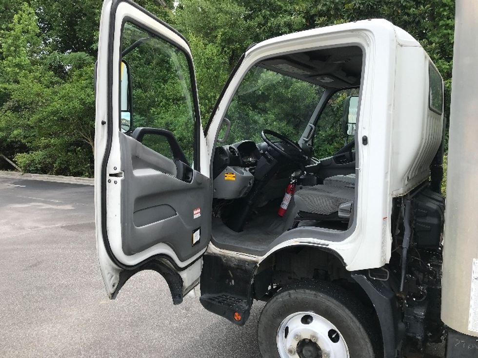 Light Duty Box Truck-Light and Medium Duty Trucks-Hino-2020-155-Ladson-SC-148,948\n\t\tmiles-$ 34,250 - Image 17