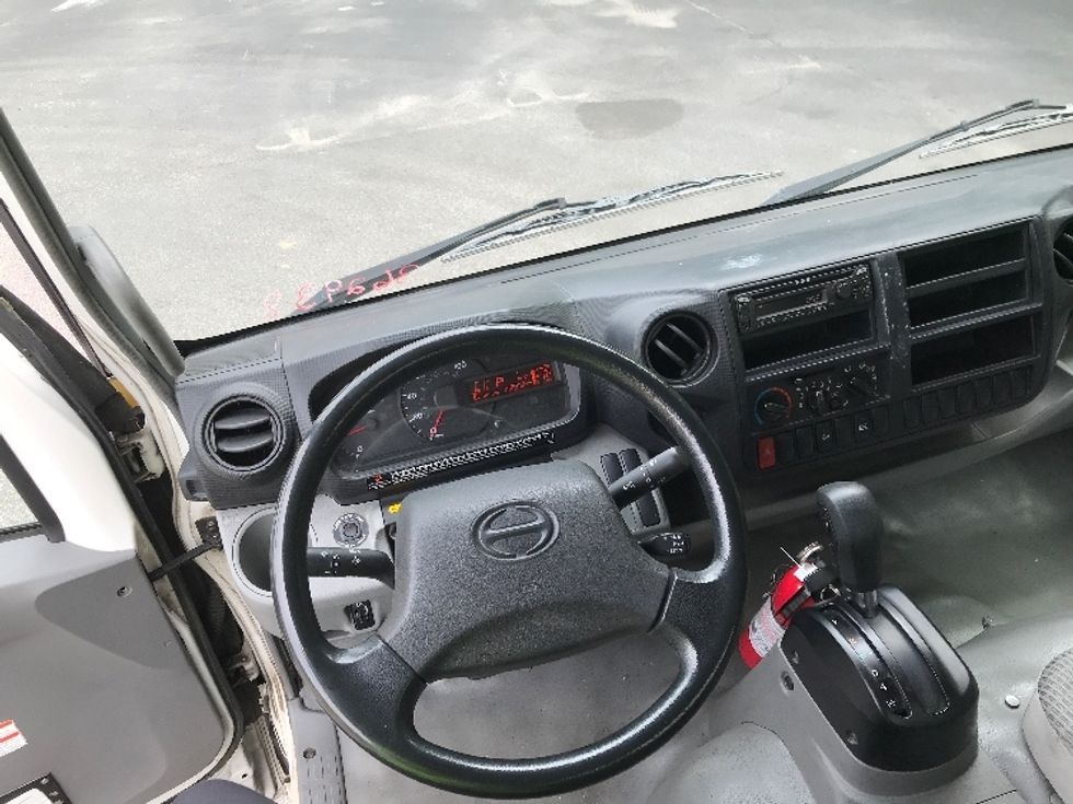 Light Duty Box Truck-Light and Medium Duty Trucks-Hino-2020-155-Ladson-SC-148,948\n\t\tmiles-$ 34,250 - Image 18